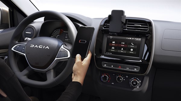 Nouvelle Dacia Spring chargeur smartphone à induction